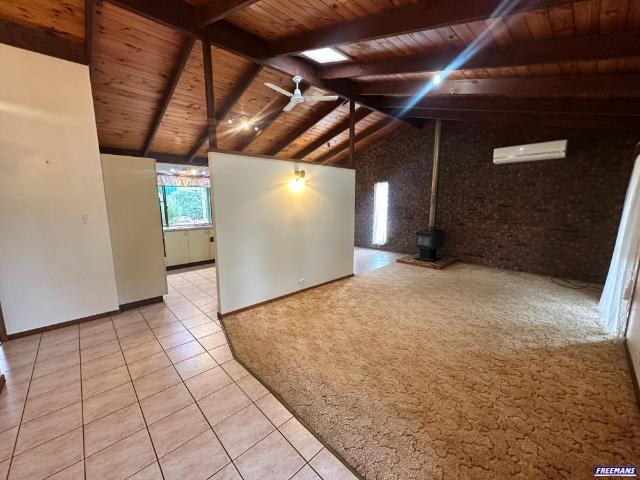 Large Home on a 1 Acre block with great shed!