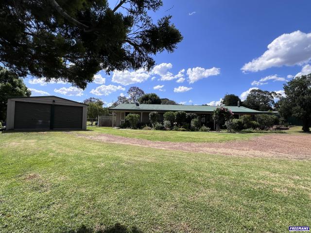 Large Home on a 1 Acre block with great shed!