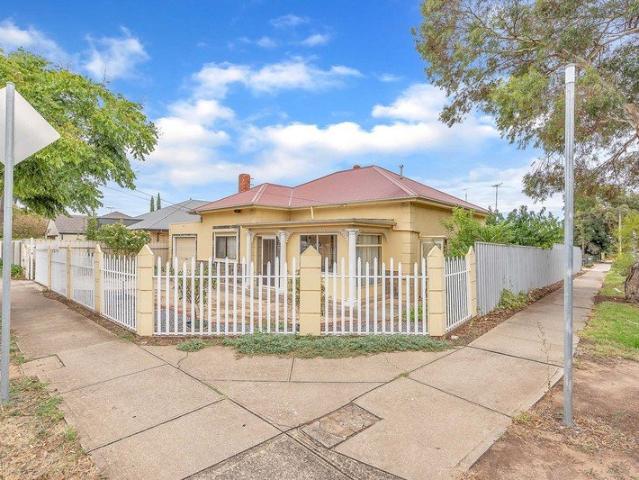 Large home On low a maintenance Block