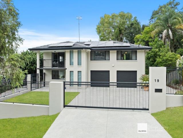 Large Home, Dual access, Shed and ready to go!