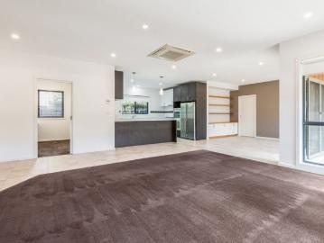 Large Home in Desirable Highton Location!