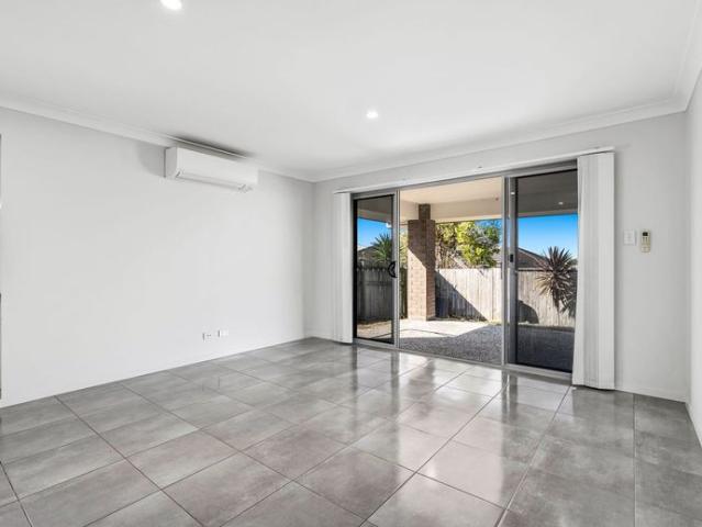 Large Home in Pimpama Central location