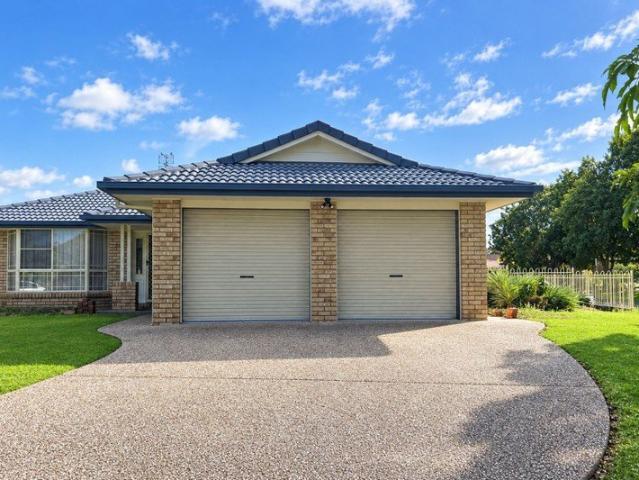 Large Home in Quiet Street Park & Cycle Tracks on Your Doorstep