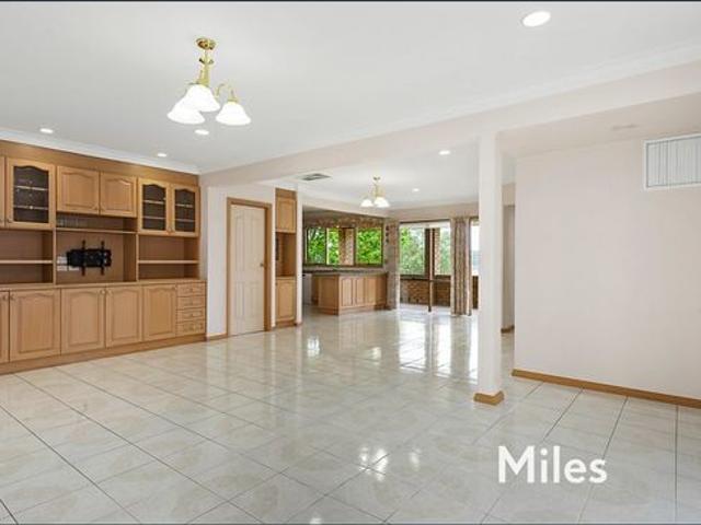 LARGE HOME IN THE HEART OF VIEWBANK