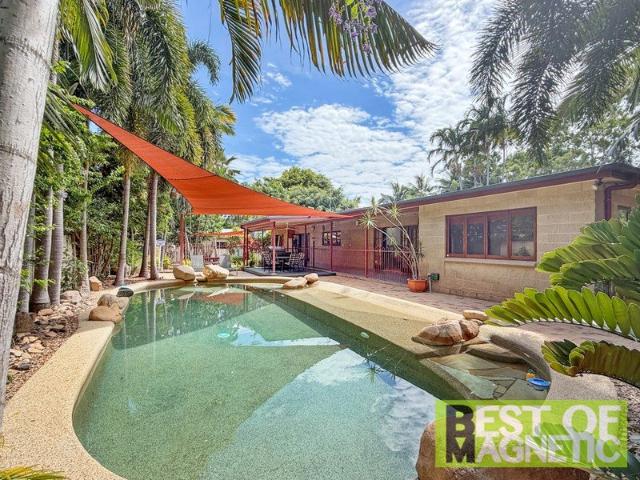 Large home, pool & shed just 600m to Horseshoe Bay beach