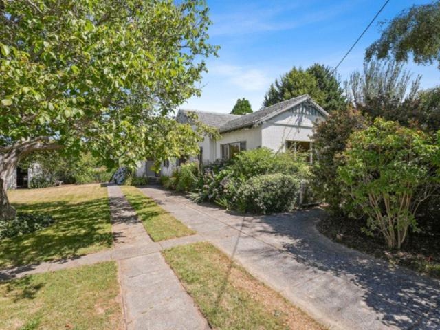 Large Home With Great Flexibility & Opportunity