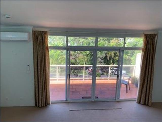 LARGE FAMILY CLOSE TO KORORA PUBLIC SCHOOL WITH POOL