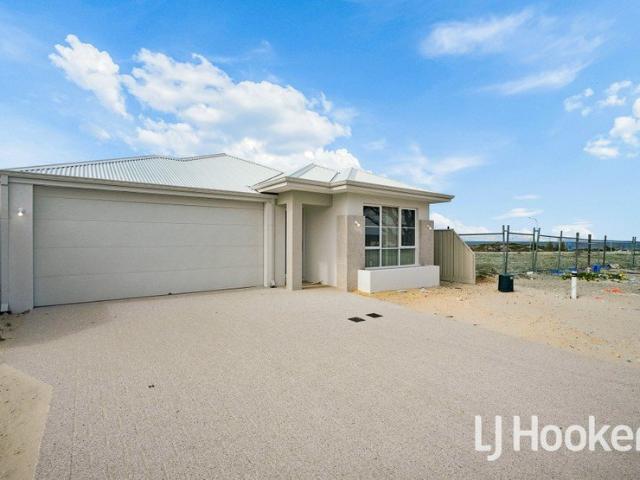 Large home with Theatre in Yanchep