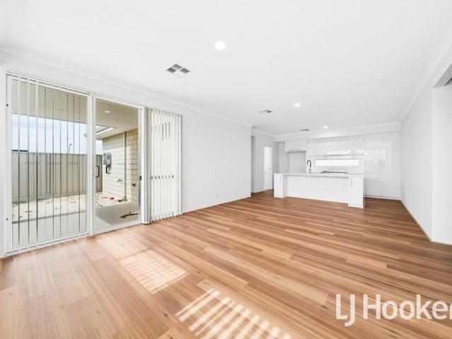 Large home with Theatre in Yanchep