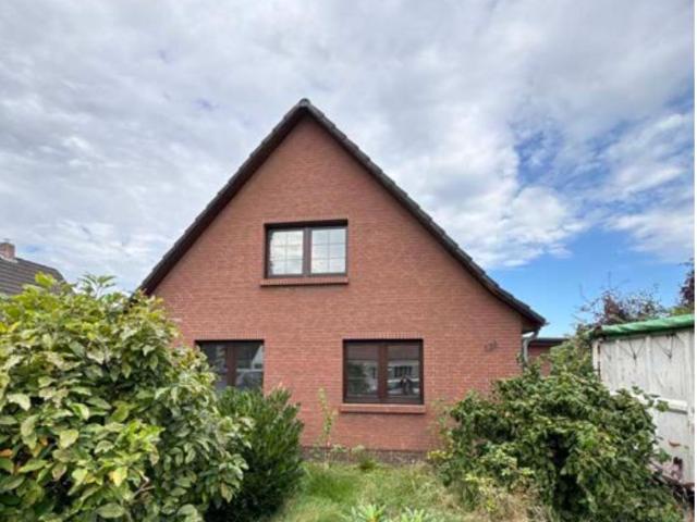 Large Holiday Home/Workers' Apartment with 2 Bedrooms, 2 Bathrooms & 1 Living Area, Oldenburg Amsterdam Apartments for Rent
