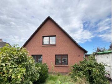 Large Holiday Home/Workers' Apartment with 4 Bedrooms, 1 Bathrooms & 1 Living Rooms