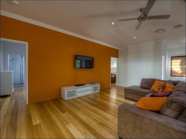 LARGE HOUSE WITH THREE SEPARATE AREAS UNFURNISHED