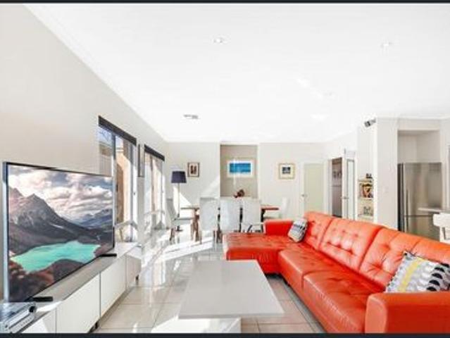 LARGE IMMACULATE DELIGHTFUL FAMILY HOME