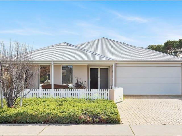 LARGE IMMACULATE DELIGHTFUL FAMILY HOME