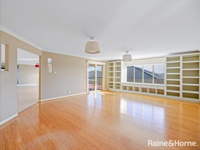 LARGE IMPRESSIVE HOME IN KELSO Available 7.8.2026
