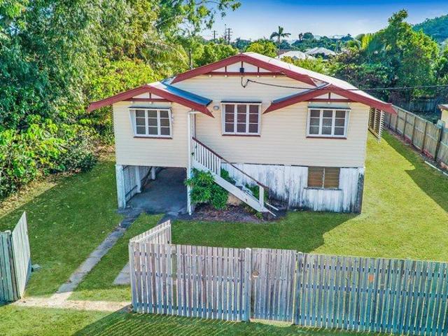 Large Inner City Block 809sqm of Opportunity A Queenslander Ready for Its Next Chapter
