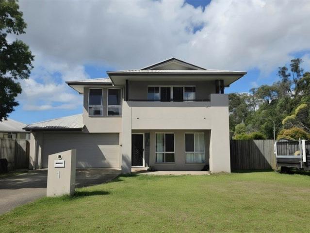 LARGE LAND 4 BEDROOM HOUSE, Stylish Family Living in the Heart of Coomera