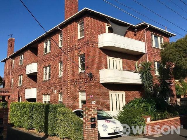 Large Living In A Superb Location!