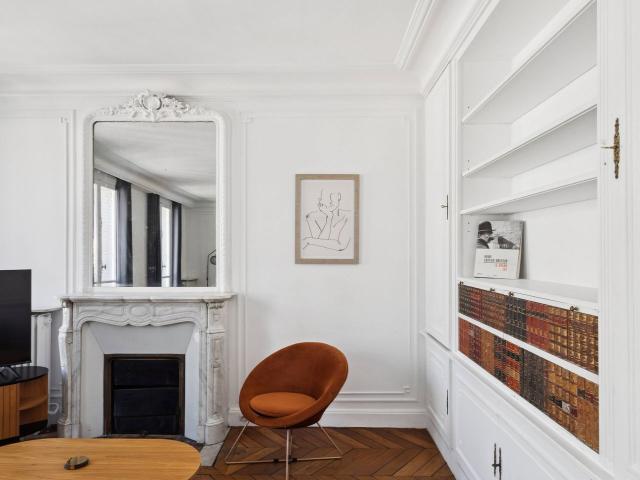 Large living room with balcony, 2 separate bedrooms 5th floor with elevator 75sqm Paris 17th Fully furnished, Paris Amsterdam Apartments for Rent