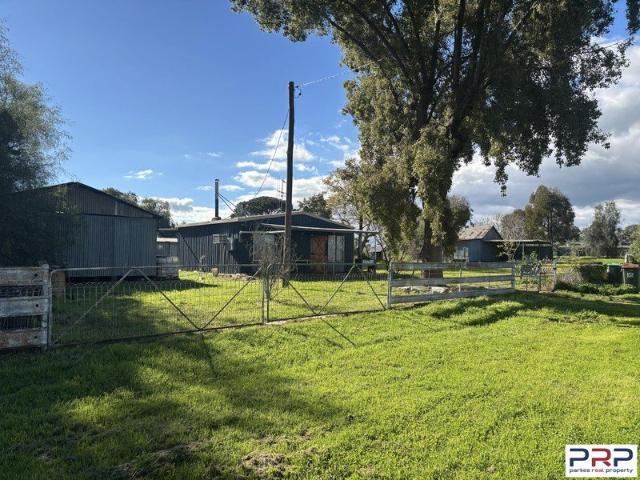 Large Lot & Minutes to Town