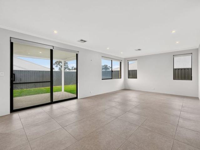 Large & Low Maintenance Family Home