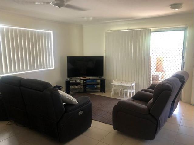 Large Low Set 3BDM Aircon Villa Close to Everything