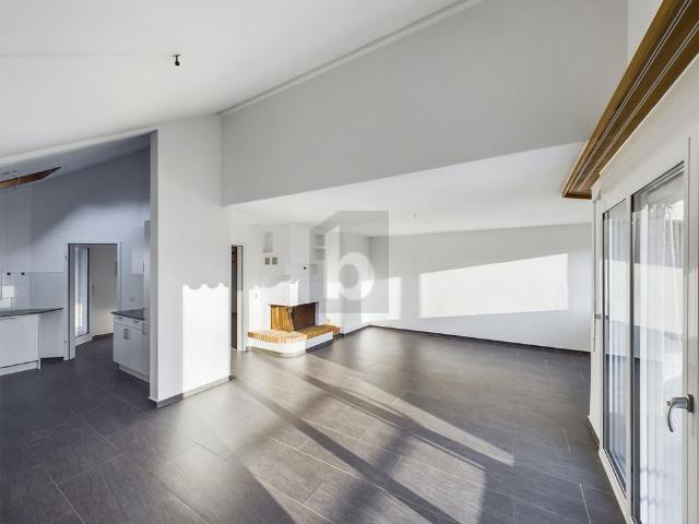 LARGE, LUXURIOUS AND BRIGHT