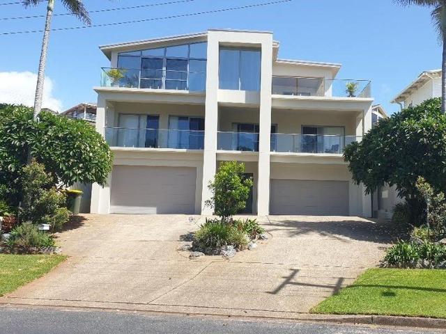 Large luxurious house opposite Lighthouse Beach