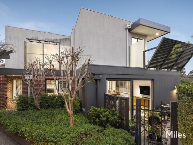 Large & Luxurious With A Lift, Views & Seclusion