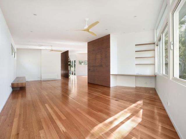 Large Luxury Living with Ocean Views in Marcus Beach