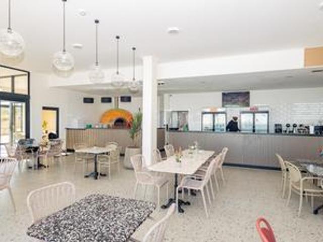 large lux 1 bedroom, 1 bathroom, to.