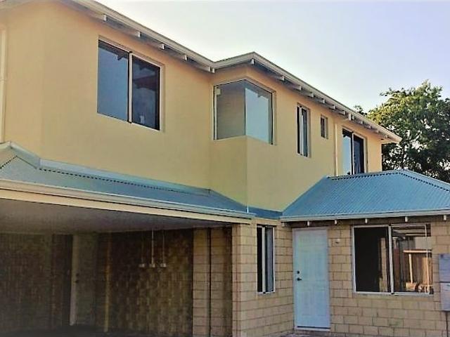 Large Master Bedroom. Modern House. Top Locale. Walk to everything! Couple Allow!