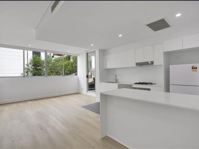 Large Modern Apartment with Study Nook