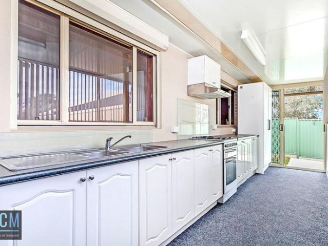 LARGE MODERN GRANNY FLAT
