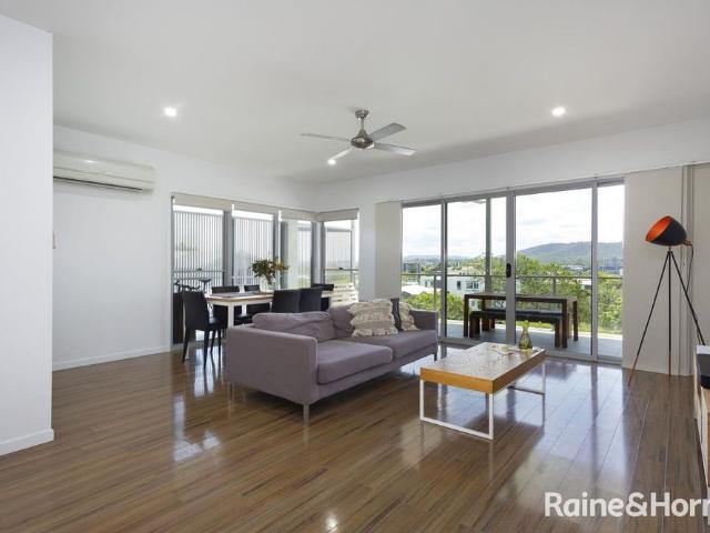 Large Modern Elevated Apartment with Spectacular Views!