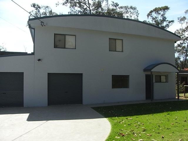 LARGE MODERN FAMILY HOME