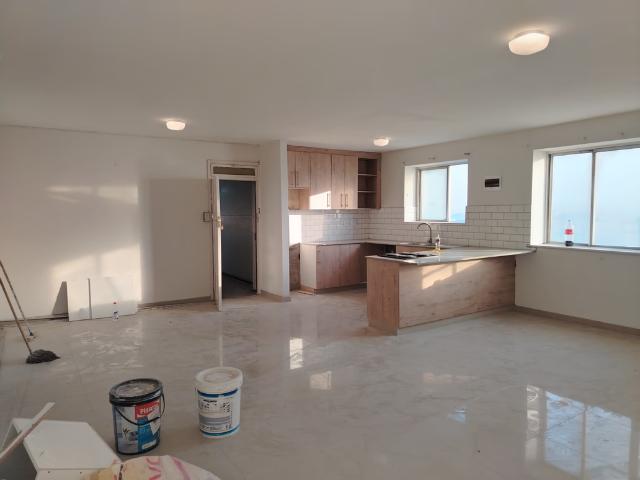 LARGE MODERN OPEN PLAN 2 BEDROOM