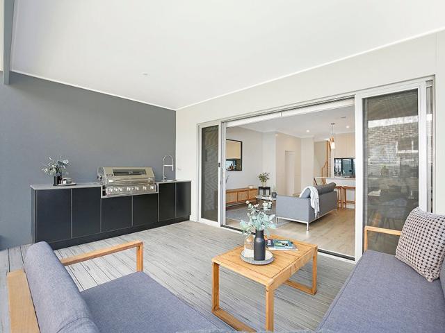 Large Modern Split Level Townhouse