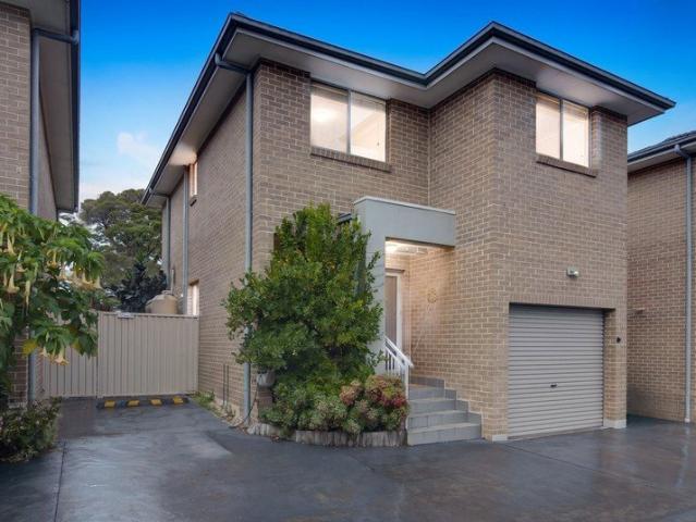 Large & Modern Townhouse In Great Location