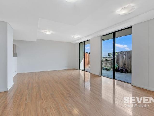 LARGE MORDERN TWO BEDROOM APARMENT