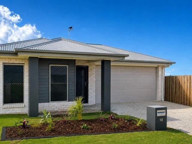 Large New Home! 4 Bedrooms, Ducted Air Con, Multiple Living Areas!