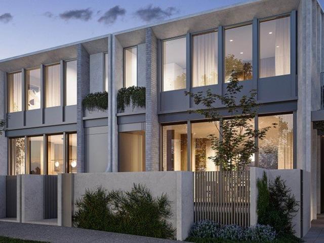 Large North Facing 4 Bedroom Townhome with Lift and Beautiful Garden