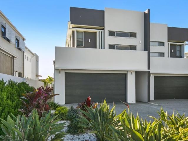 Large, North Facing Unfurnished Waterfront Duplex As Big As a House!