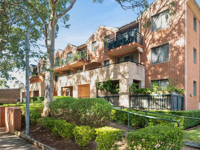 Large One bedroom Unit with Huge Balcony