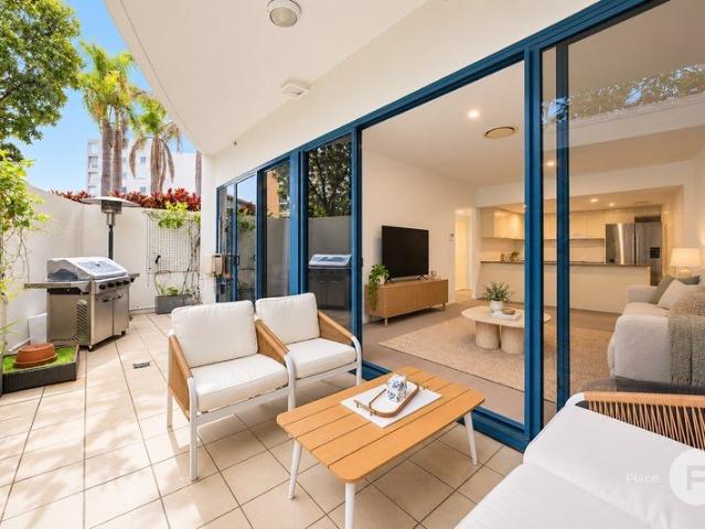 Large One Bedroom with Resort Style Amenities in the Heart of Kangaroo Point
