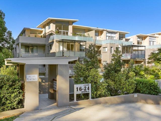 Large one bedroom apartment plus study