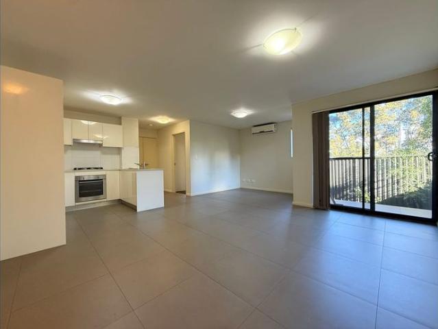 LARGE ONE BEDROOM APARTMENT WITH PRIVATE GARDEN