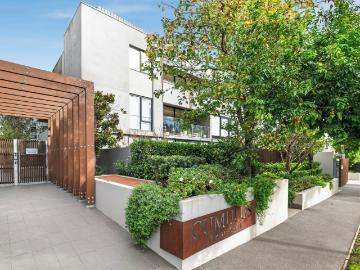 Large One Bedroom Apartment with Study!