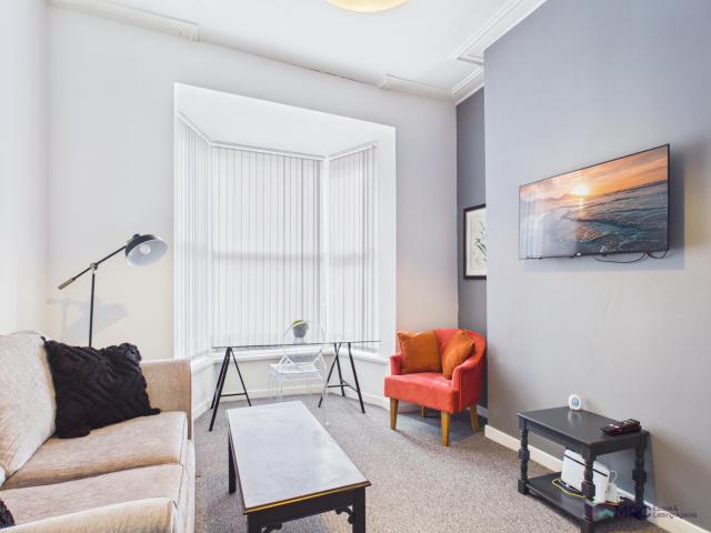 Large One Bedroom Furnished Apartment to Let