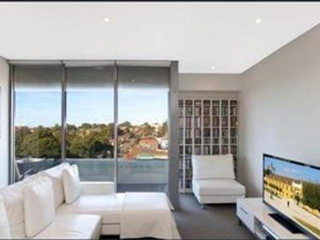 Large Open Plan Apartment + City Views